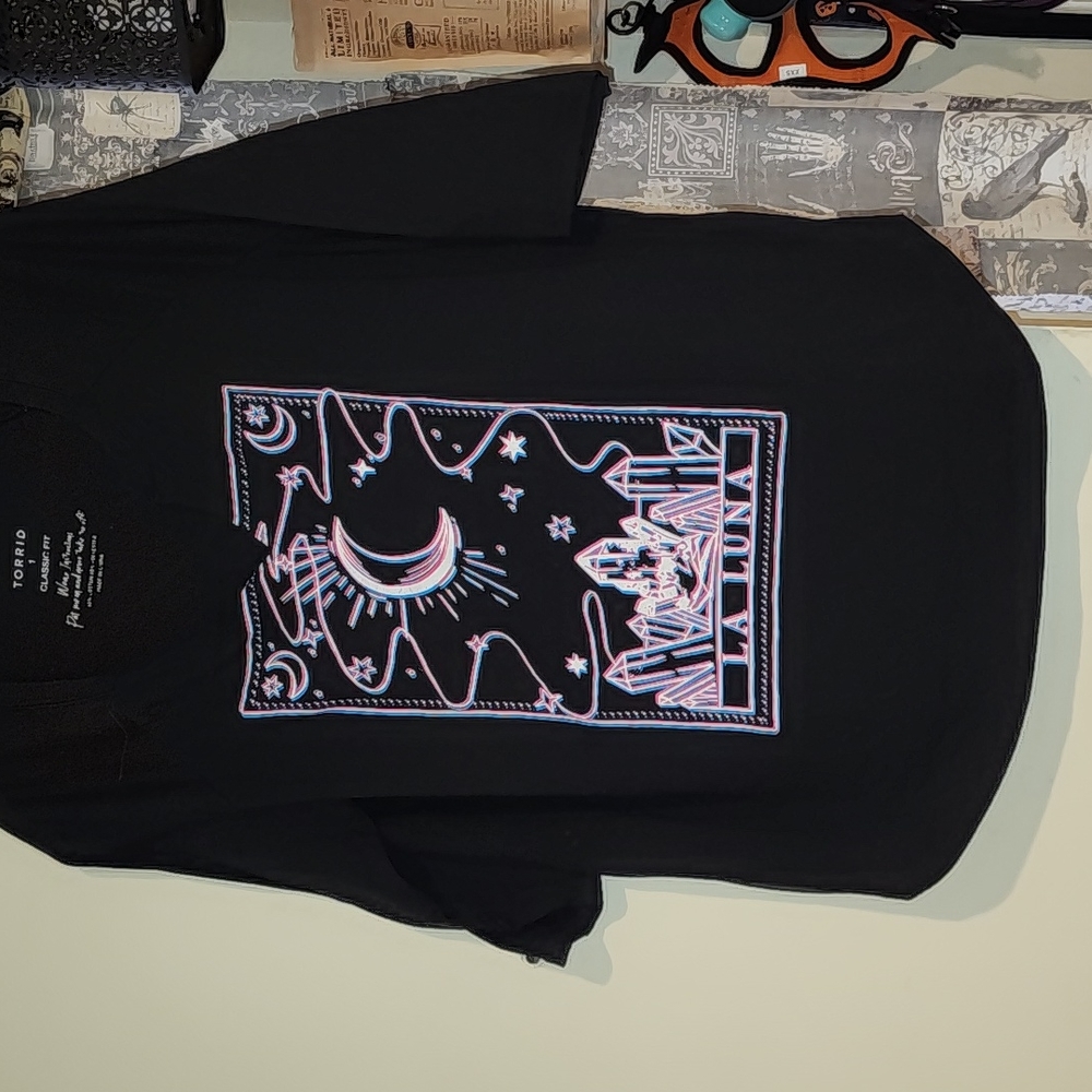 Torrid 3/4 Sleeve La Luna Tee